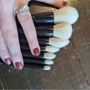 Elegant Makeup Brush Set - Black and Cream